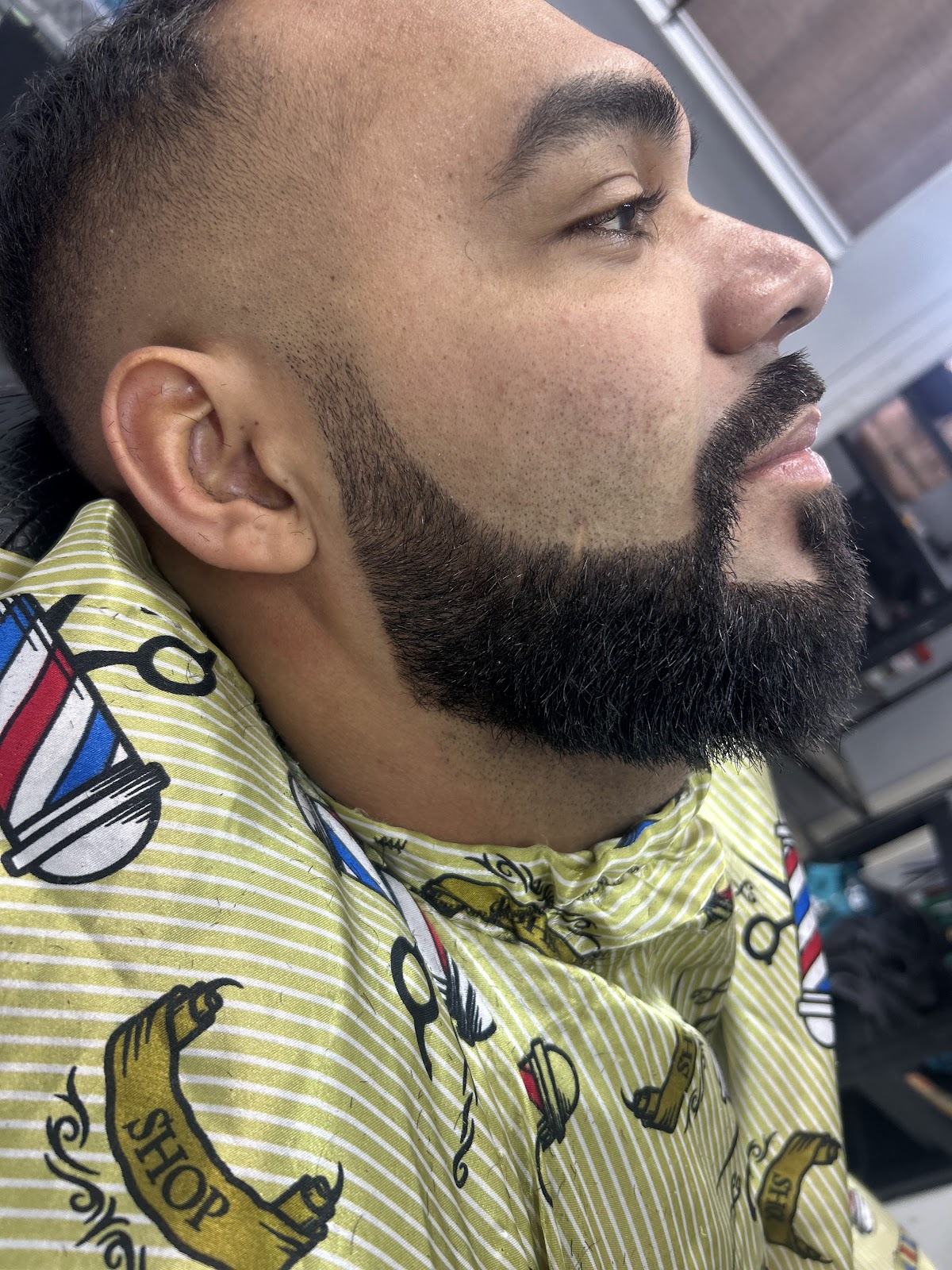 Acabamento de barba na Barbearia Montalvão